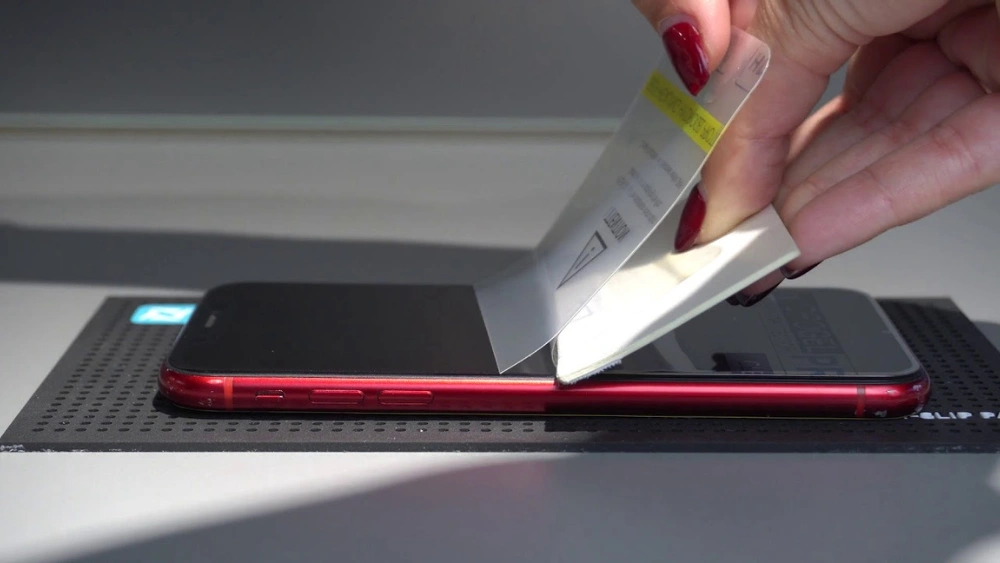 How to Take a Screen Protector off a Phone: Easy Step-by-Step Guide