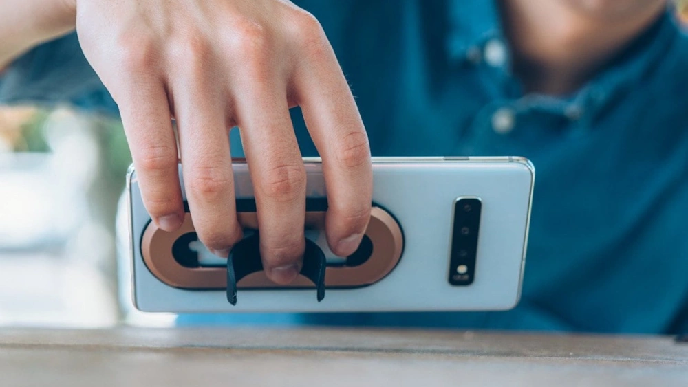 How to Take a Finger Grip off Cell Phone: Easy & Safe Removal Tips
