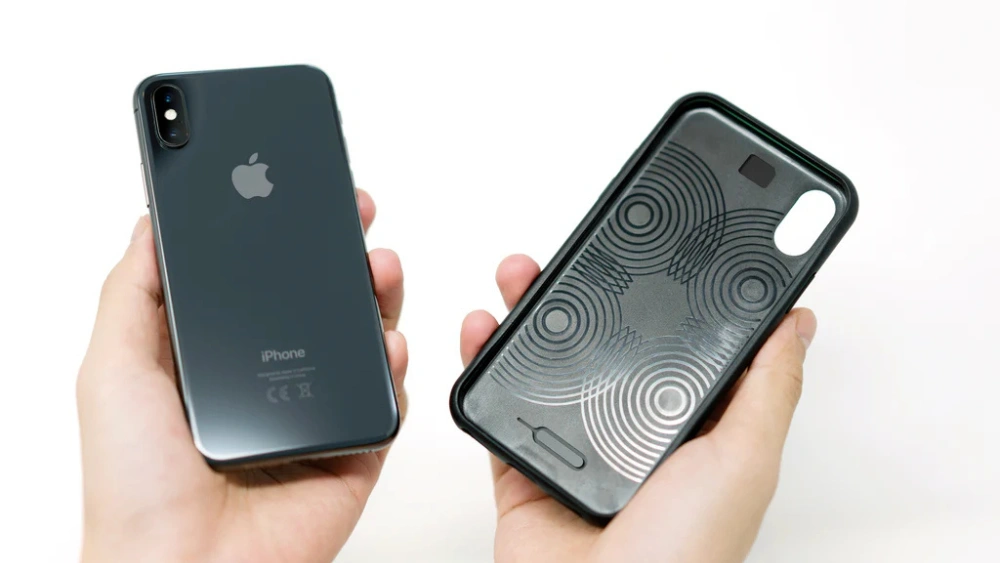 How to Remove Phone Case from iPhone: Easy Steps Revealed